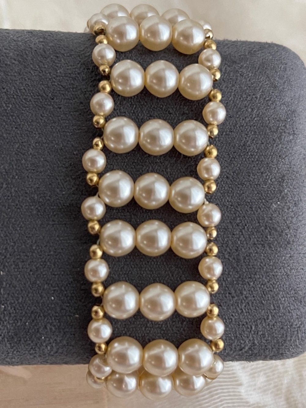 Vintage Classic Gold Tone & Faux Pearl Ivory Pearl Bracelet